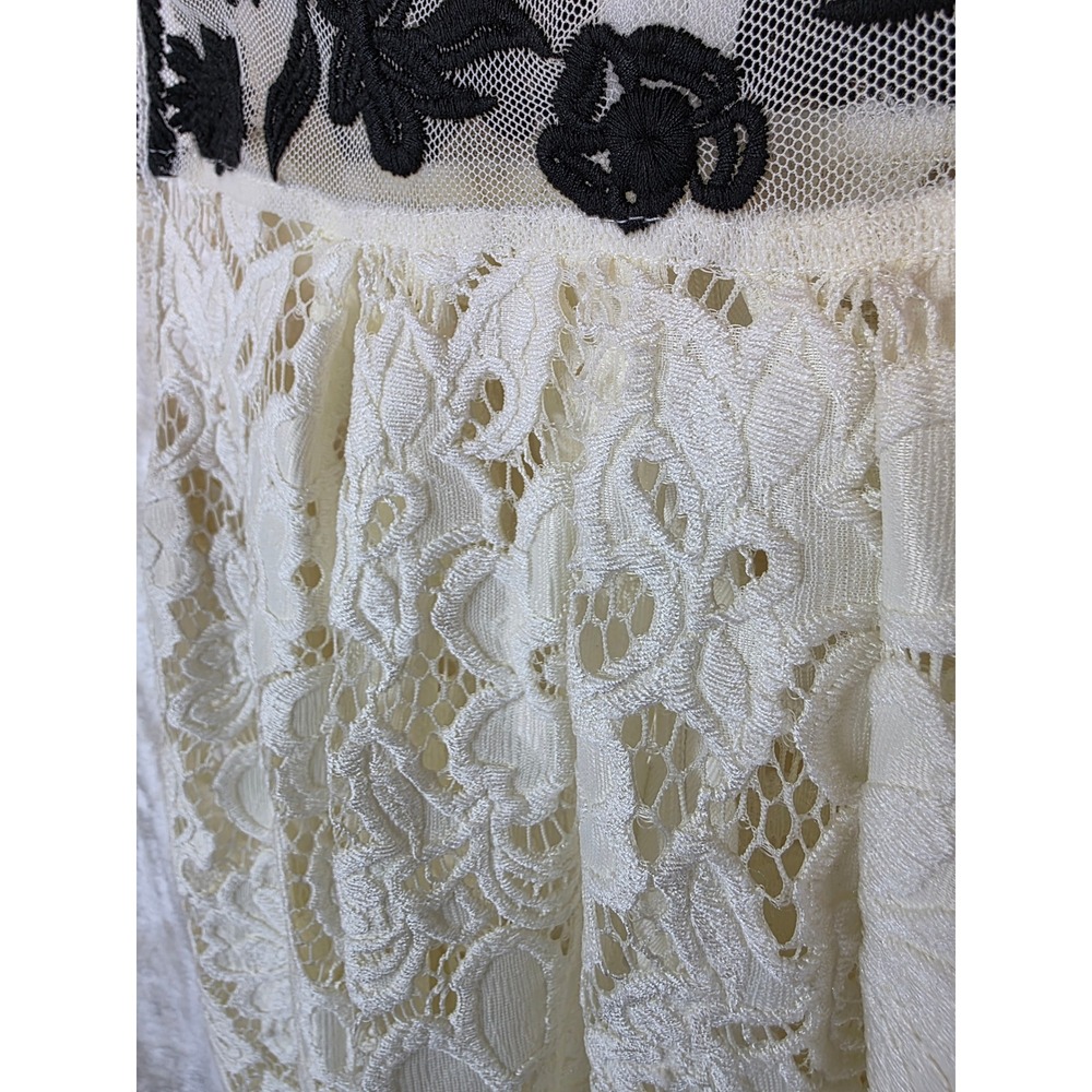 Romeo + Juliet Couture Women Cream Lace Black Embroidered Mesh Yoke Tank‎ Top S - Picture 5 of 6